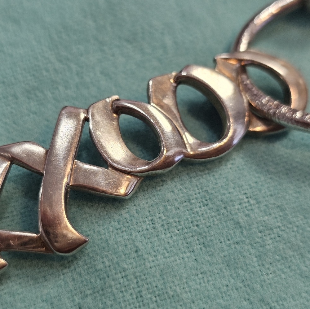 💋Tiffany & Co. XXXOOO Kisses & Hugs Paloma Picasso 925 Sterling Key Ring 🫂 - Picture 10 of 17